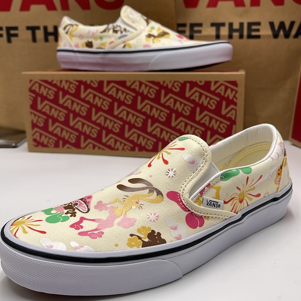 Vans Men’s Classic Slip-On Get Outdoors Classic White 
VN000BVZFRL
Sne…